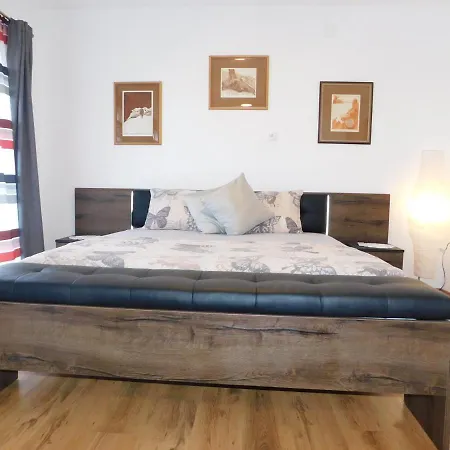 Jacky / Sea View Makarska