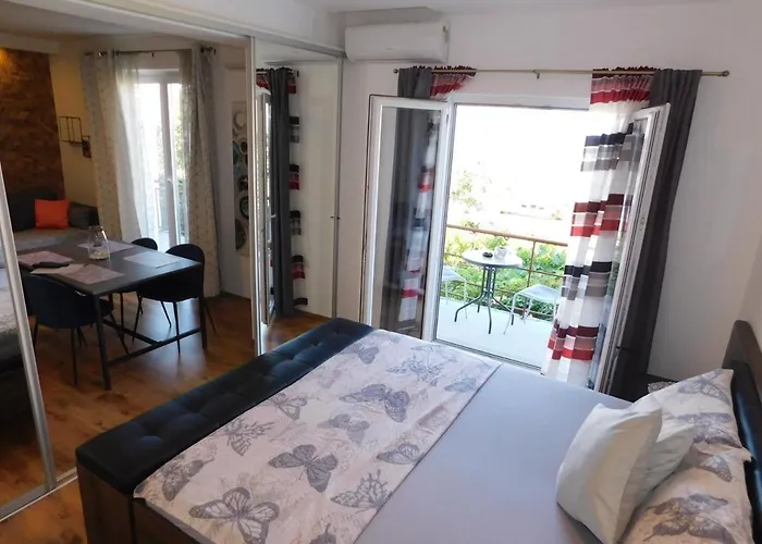 Jacky / Sea View Makarska